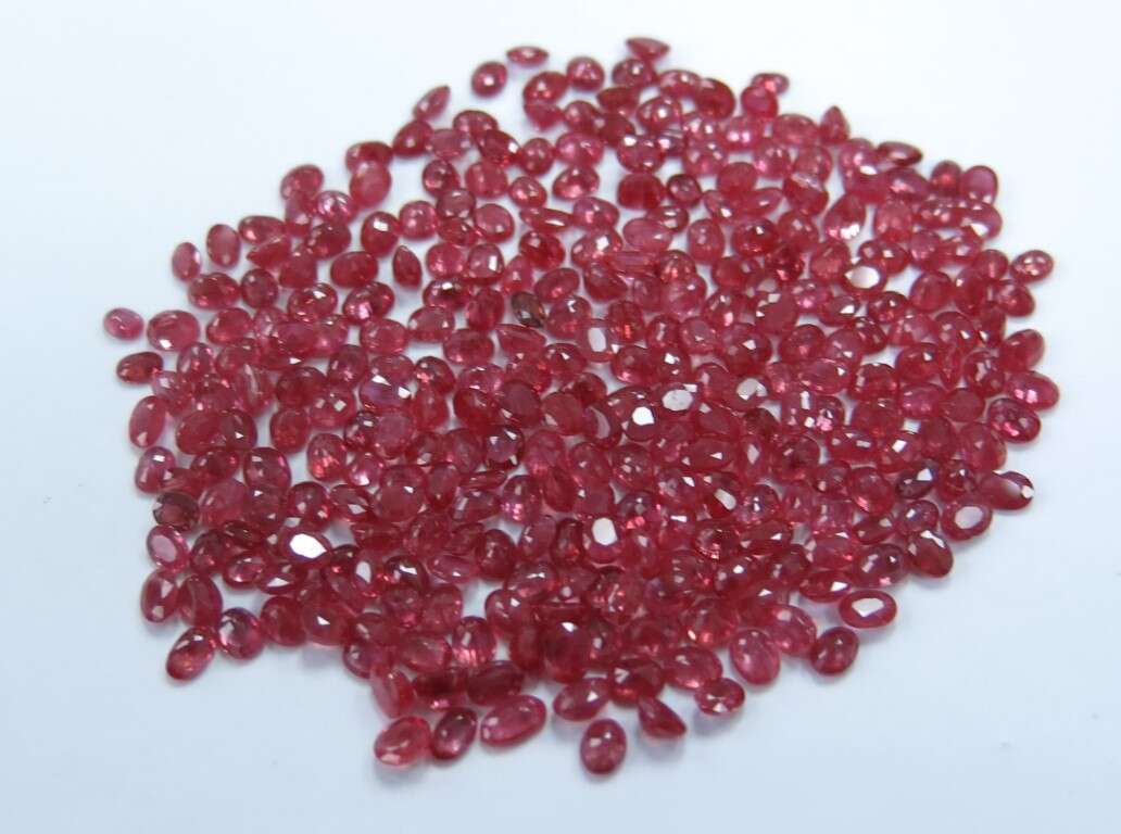 Ruby-Oval: 4mm x 3mm