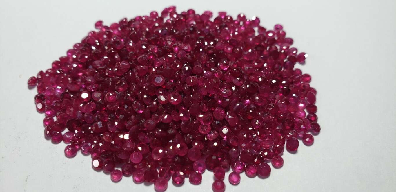 Ruby Round: 2.5mm - 3mm