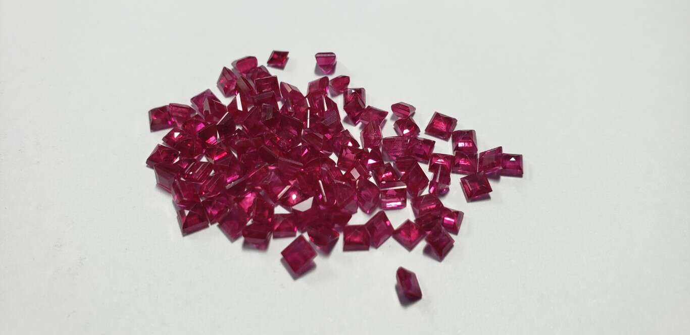 Ruby Square: 3mm - 3.5mm