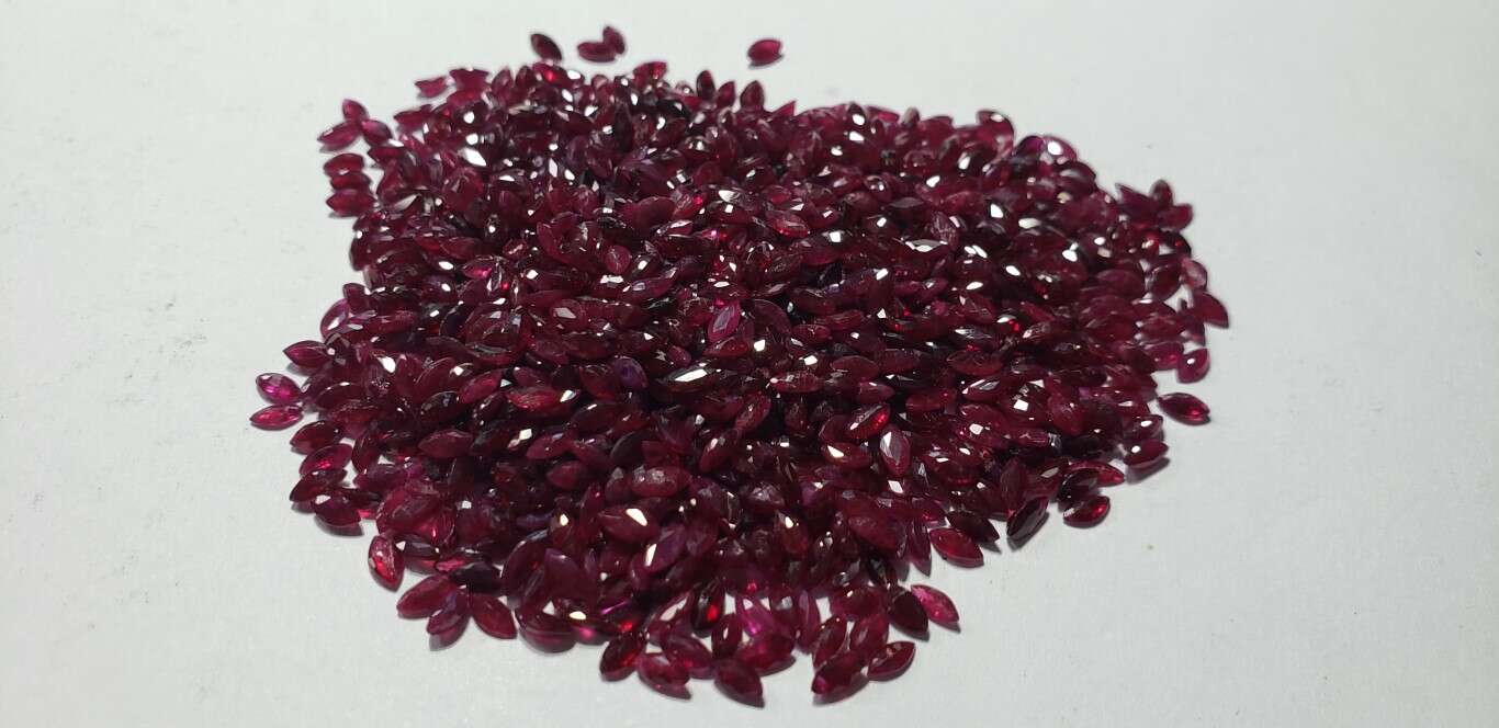 Ruby Marquise: 4mm x 2mm