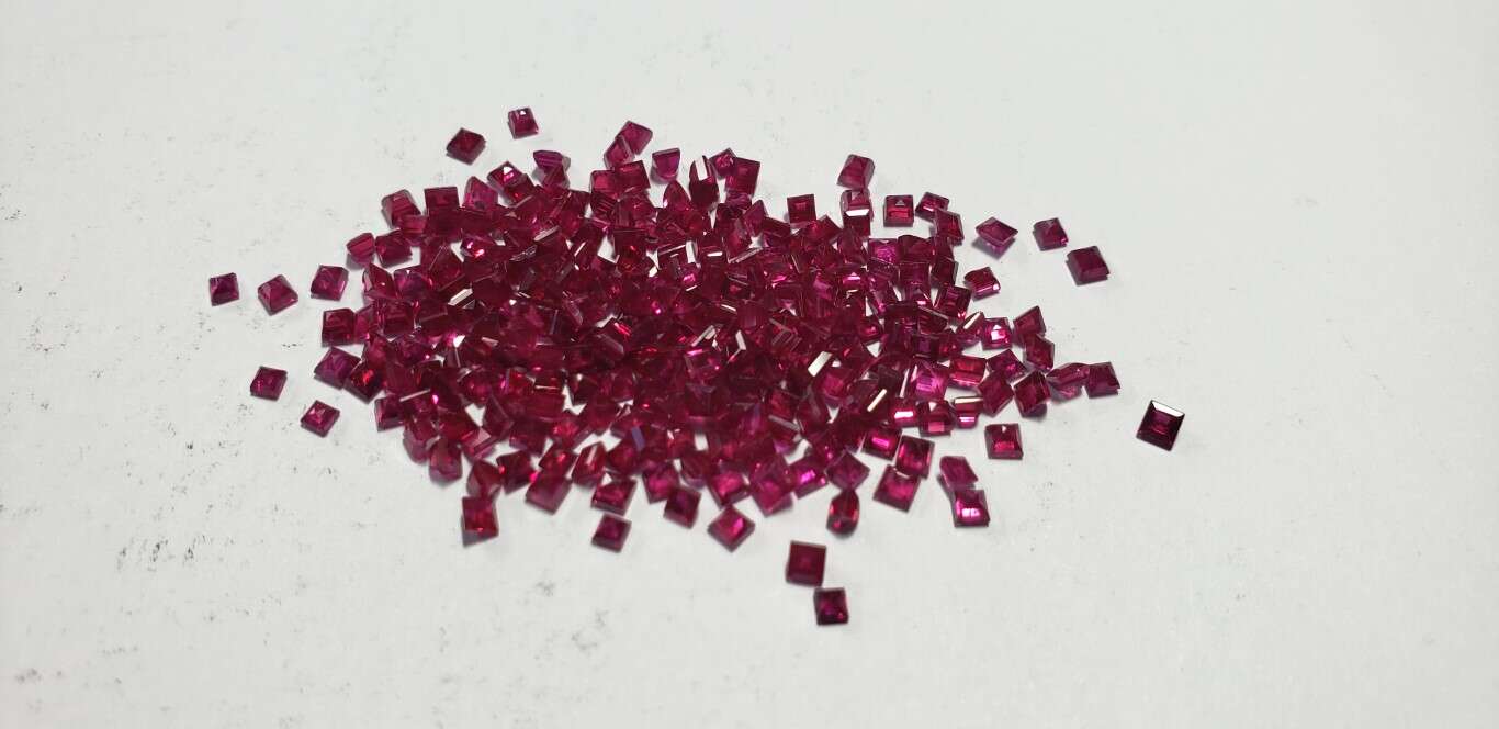Ruby Square: 2.5mm - 3mm