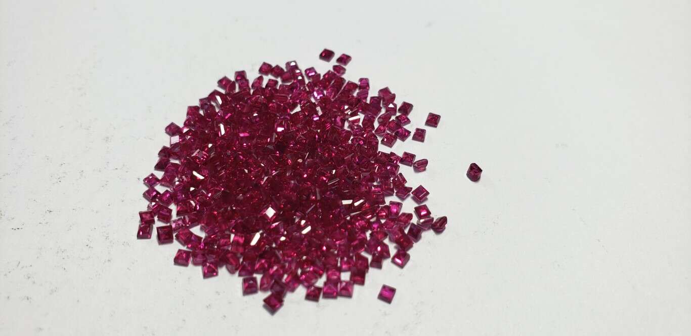 Ruby Square: 2mm - 2.5mm