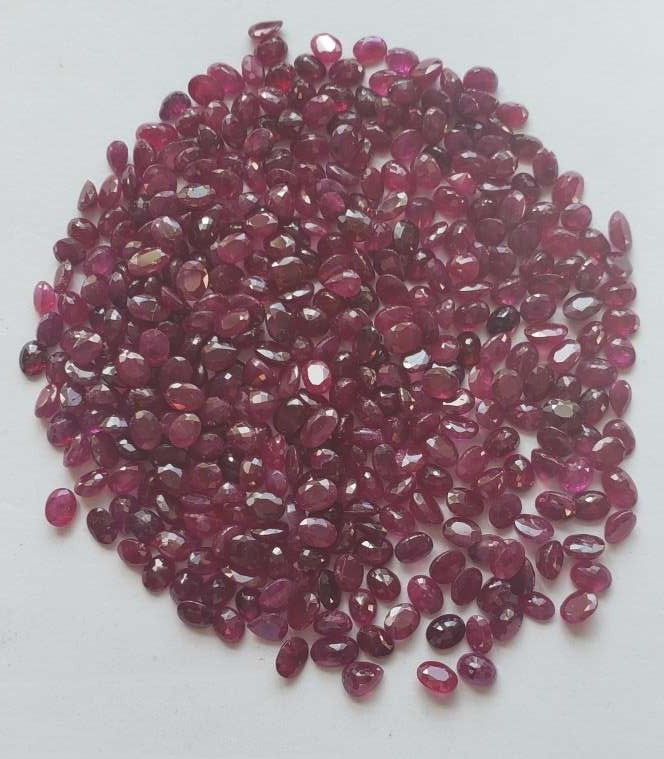Ruby-Oval: 4mm x 3mm