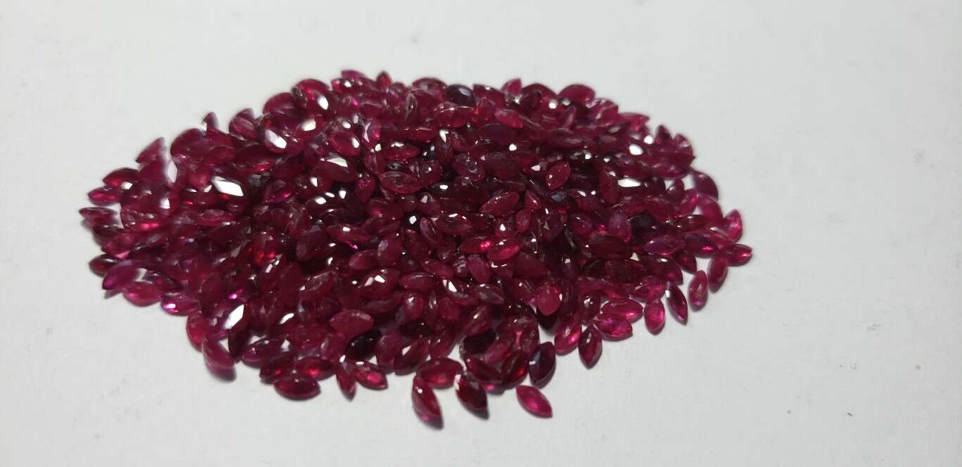 Ruby Marquise: 4mm x 2mm