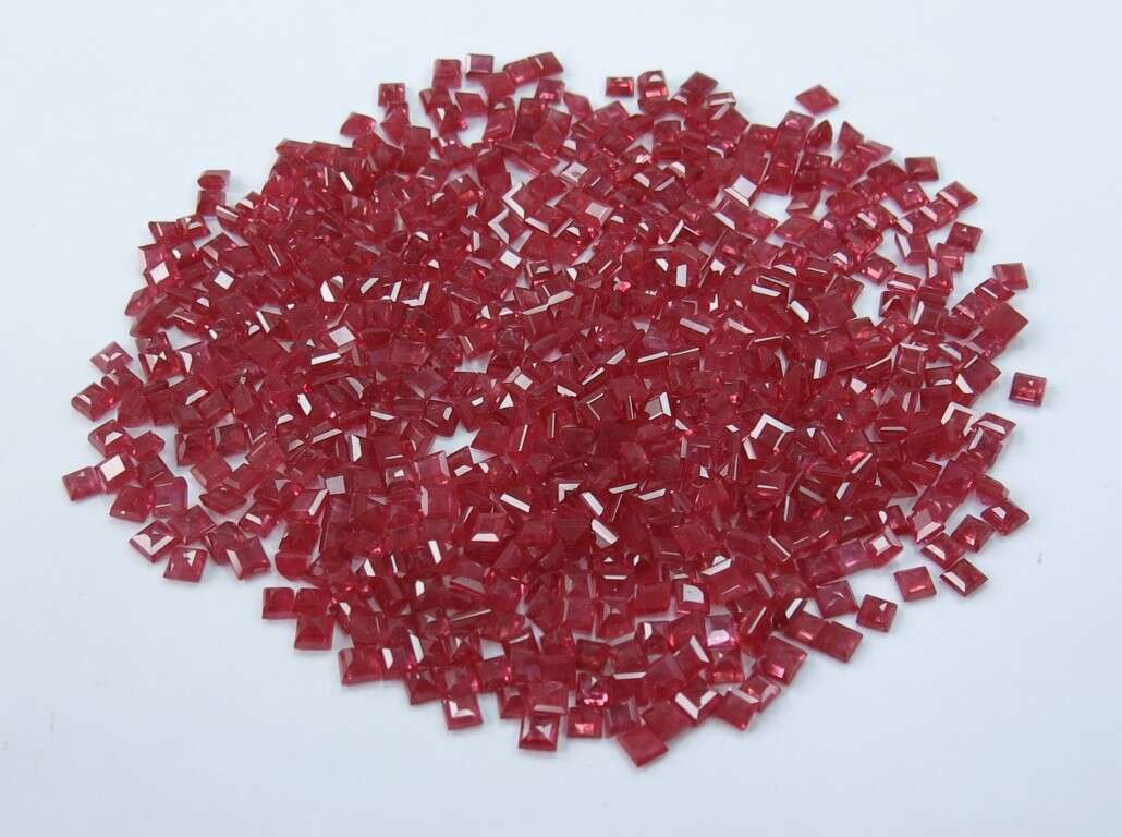 Ruby Square: 3mm - 4mm