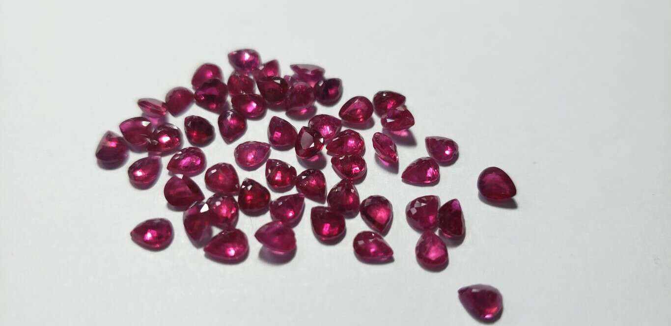Ruby Pear: 4.5mm x 3.5mm