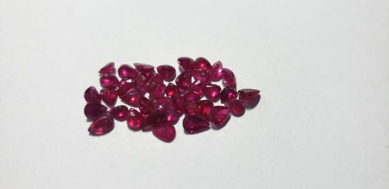 Ruby Pear: 4mm x 3mm