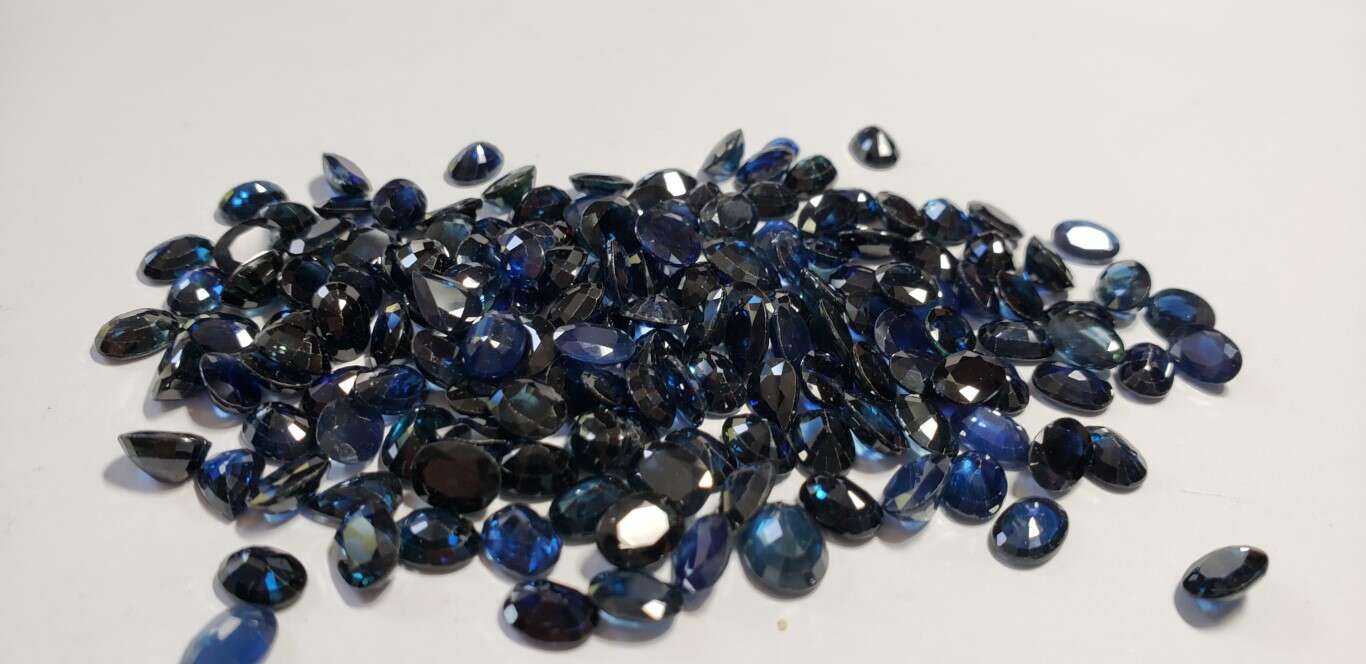 Blue Sapphire-Oval: 7mm x 5mm