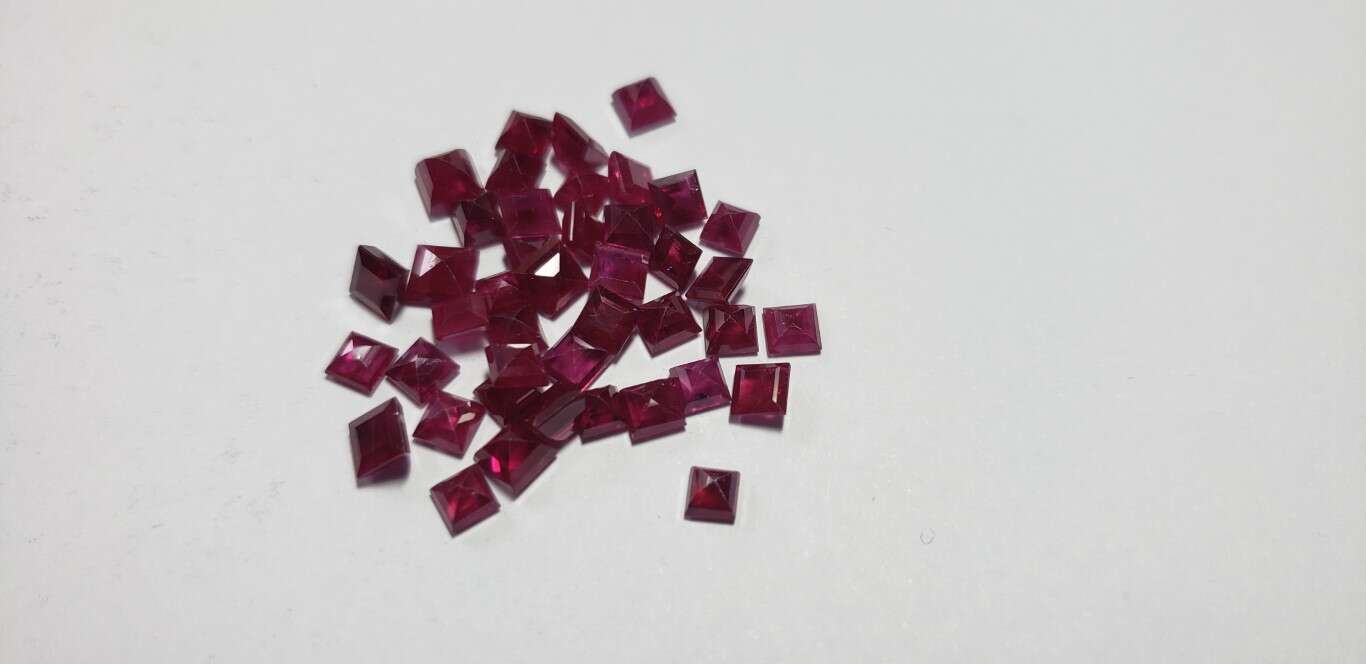 Ruby Square: 3.5mm - 4mm
