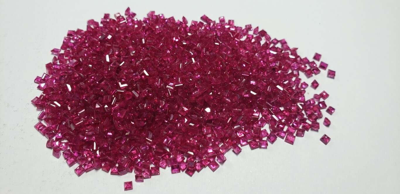 Ruby Square: 2.5mm - 3mm