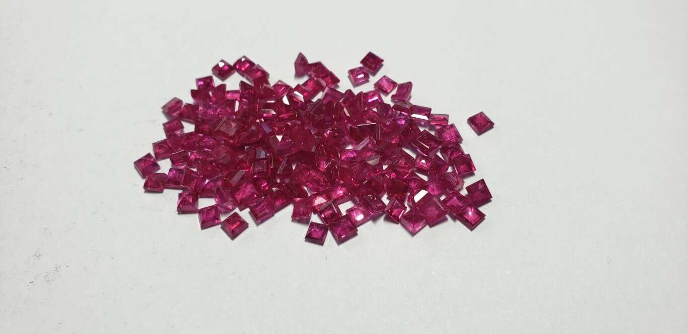 Ruby Square: 3mm - 4mm
