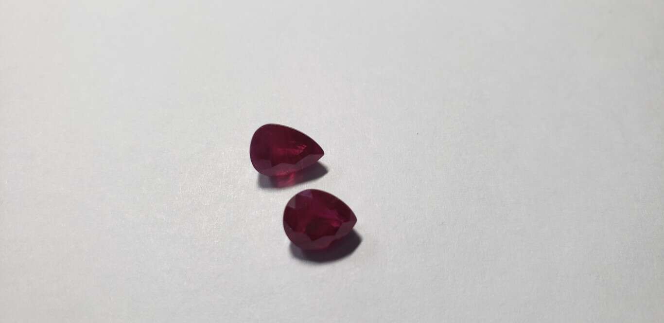 Ruby Pear 2ct