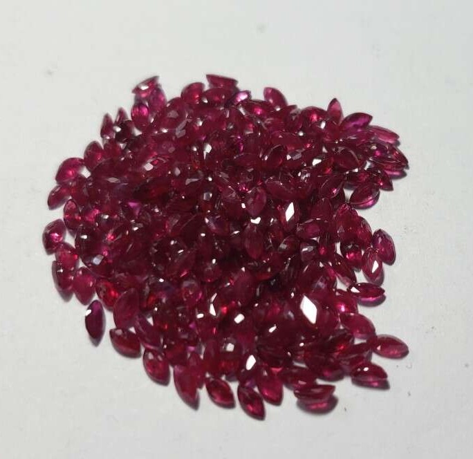 Ruby Marquise: 4mm x 2mm