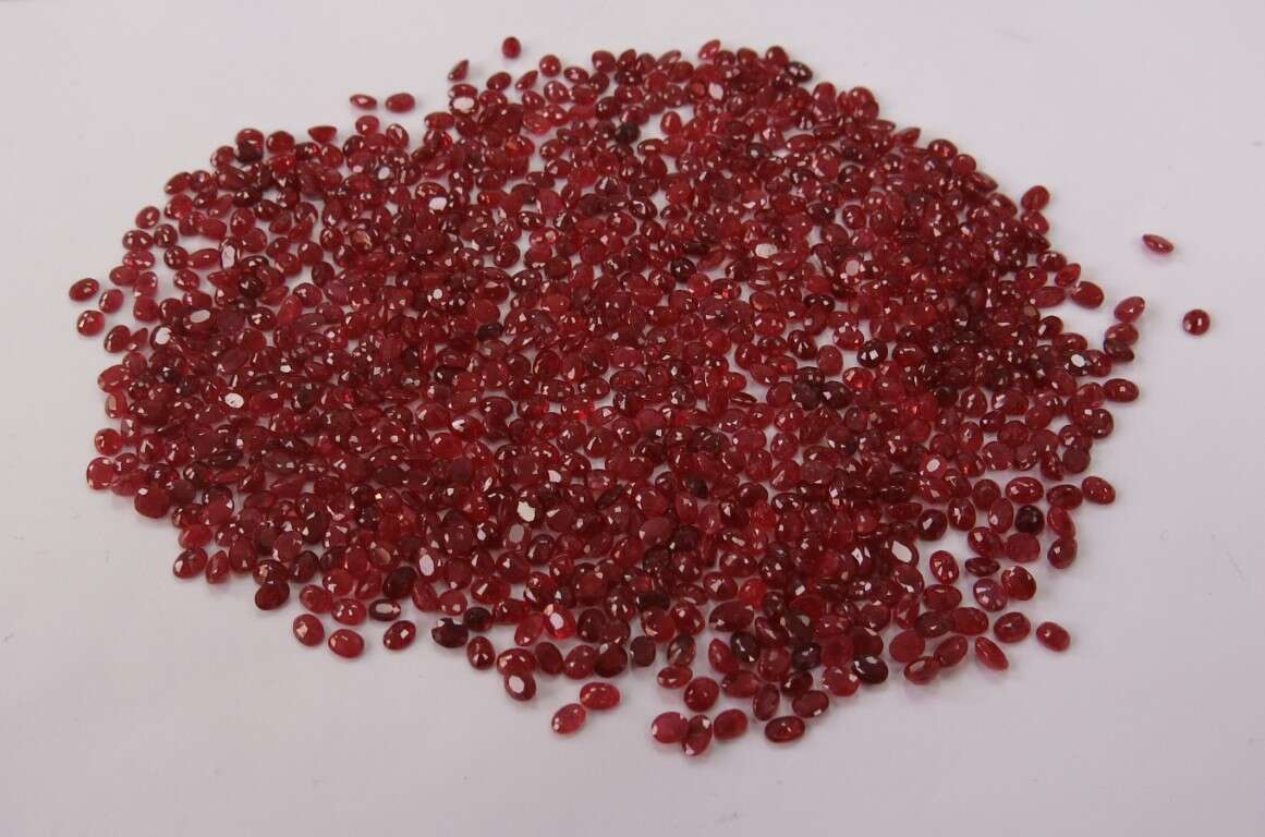 Ruby-Oval: 4mm x 3mm