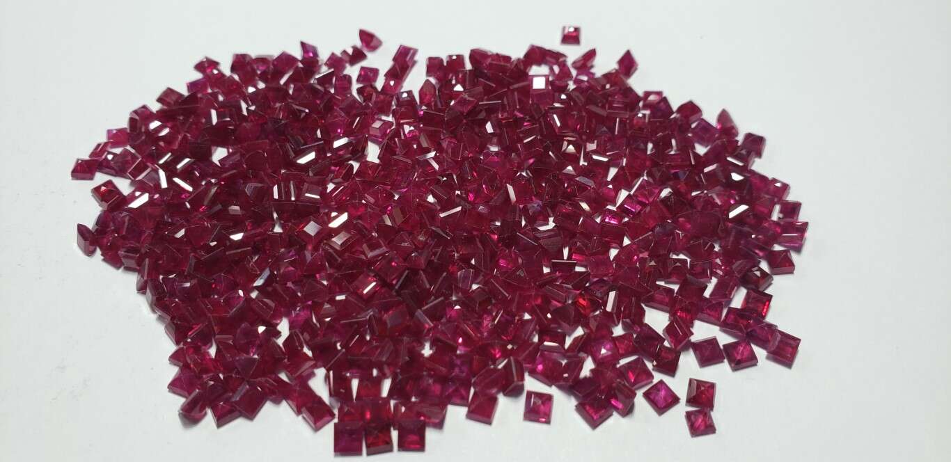Ruby Square: 3mm - 3.5mm