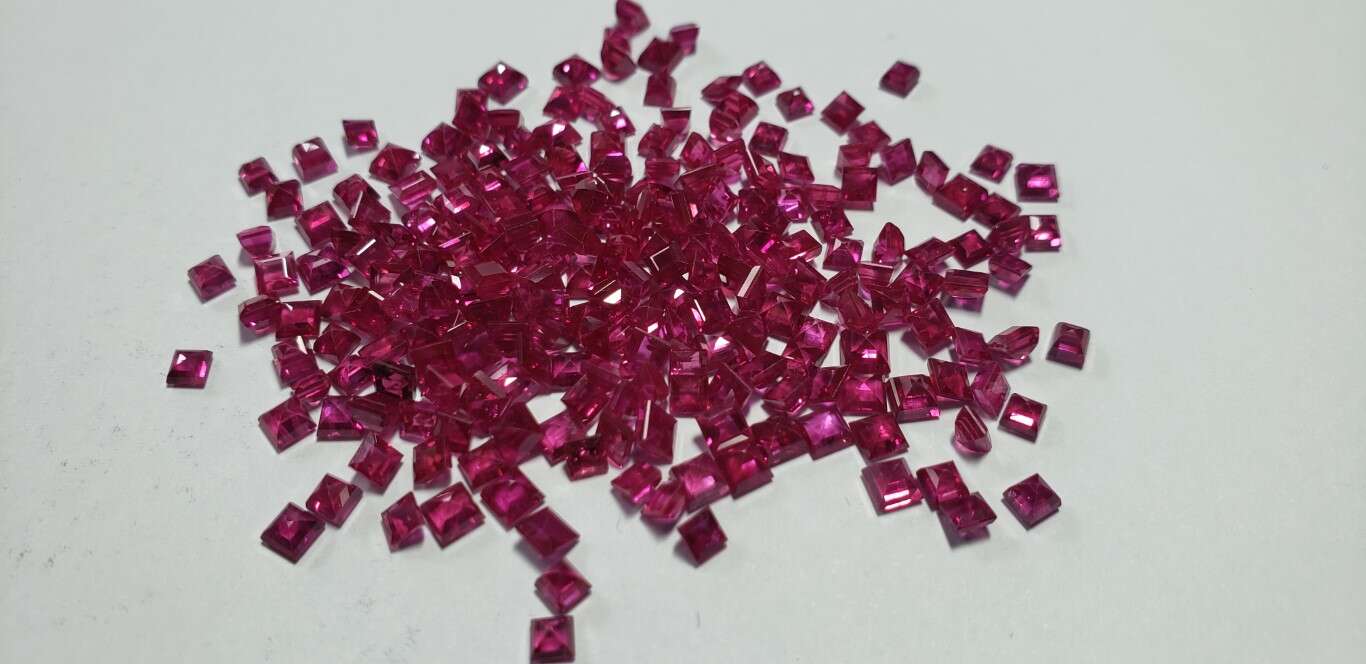 Ruby Square: 2.5mm - 3.5mm