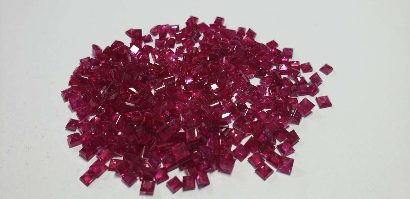 Ruby Square: 3mm - 4mm