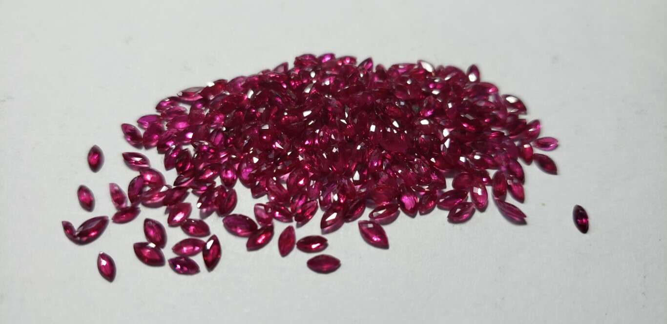 Ruby Marquise: 4mm x 2mm