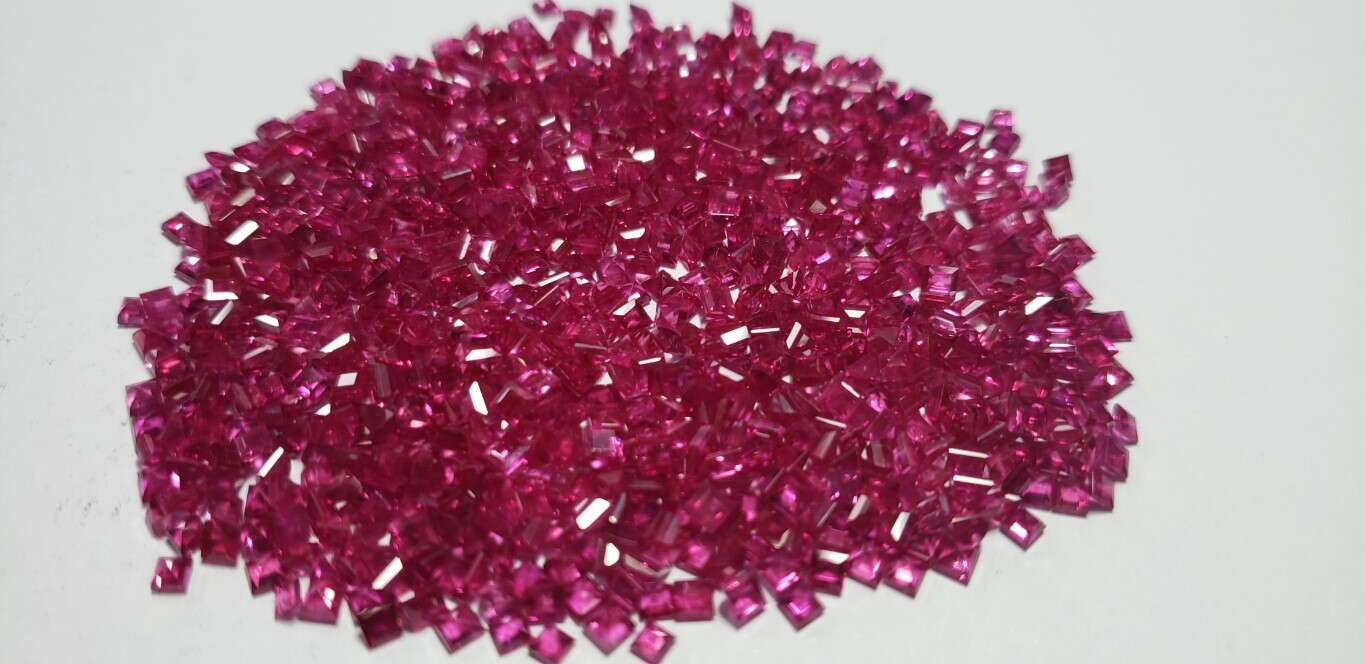 Ruby Square: 2.5mm - 3mm