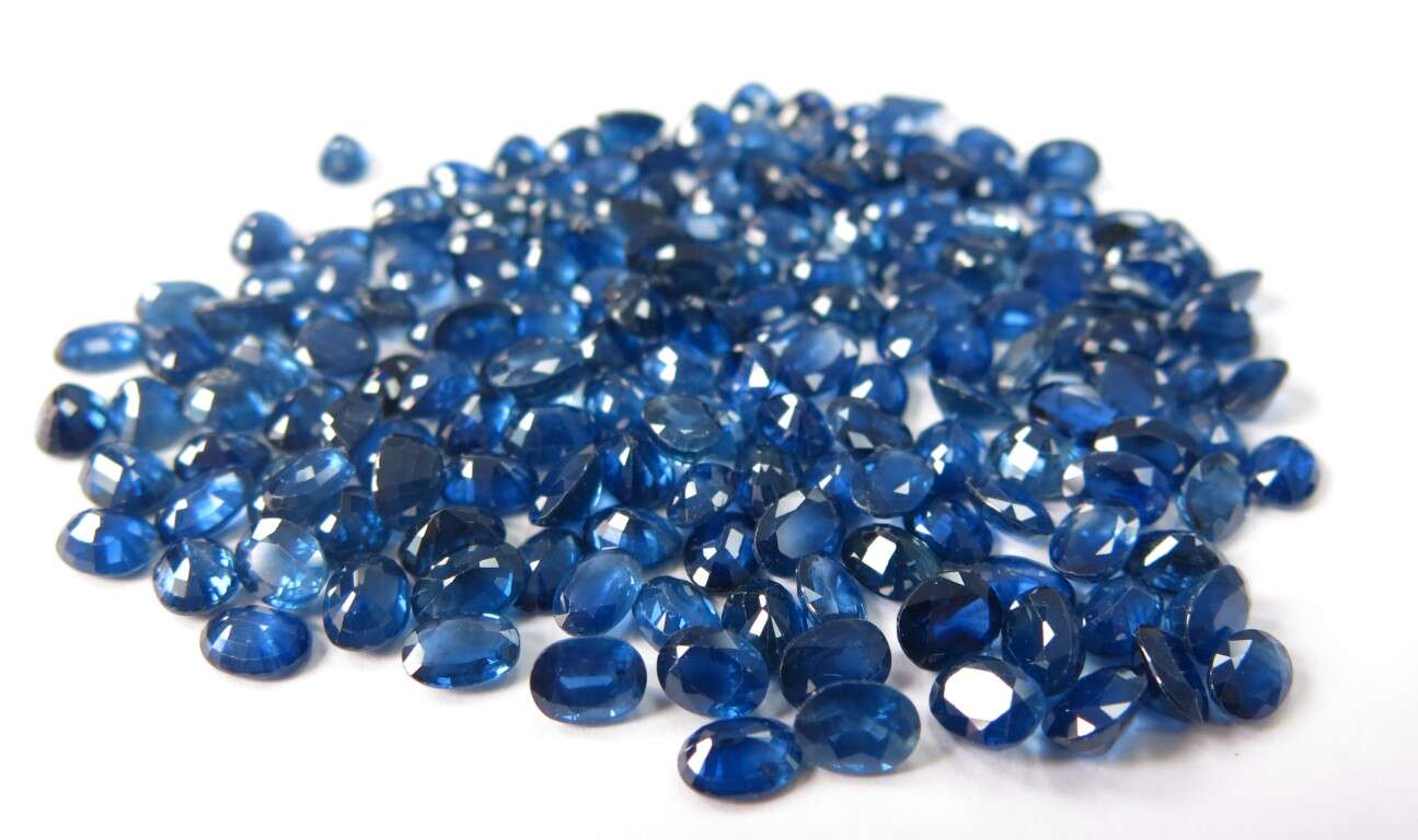 Blue Sapphire-Oval: 7mm x 5mm