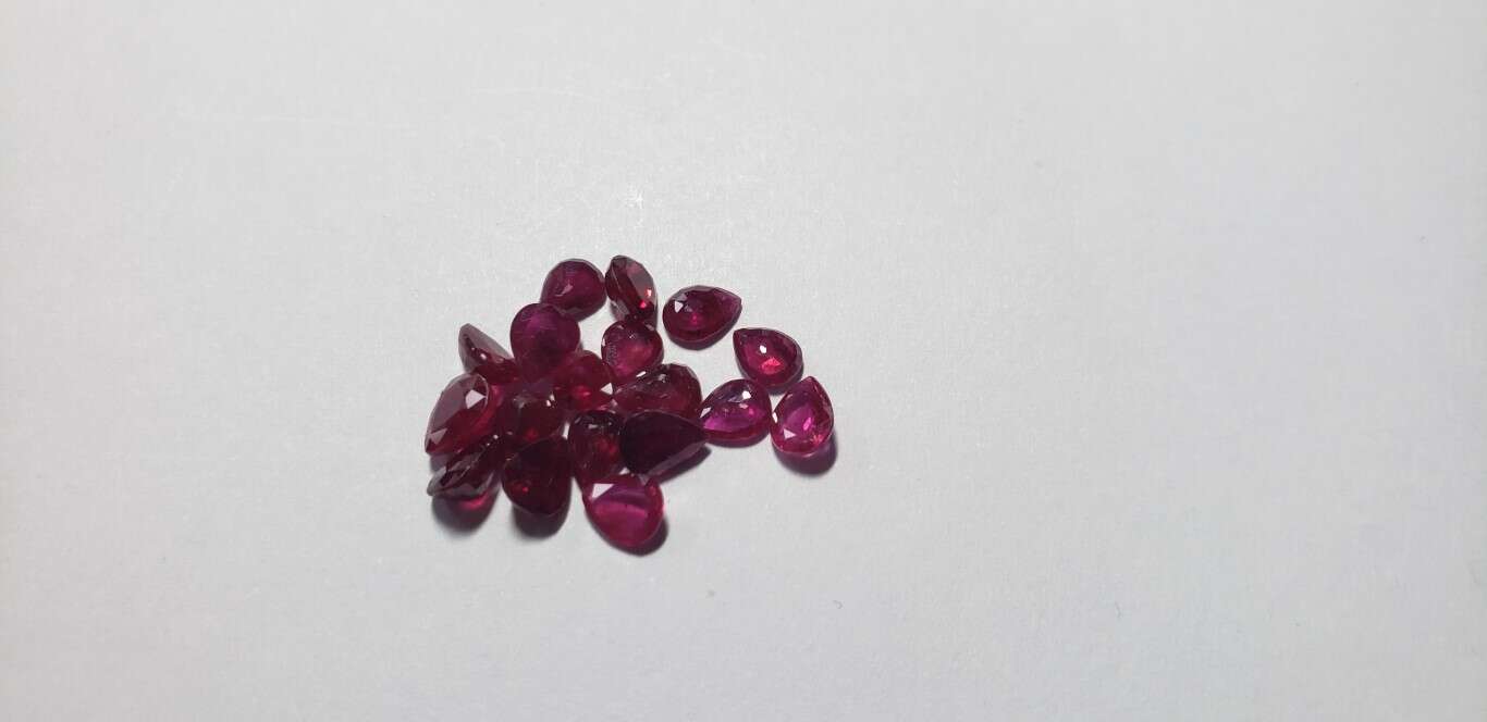 Ruby Pear: 5mm x 4mm