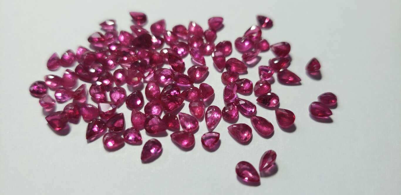 Ruby Pear: 4mm x 3mm