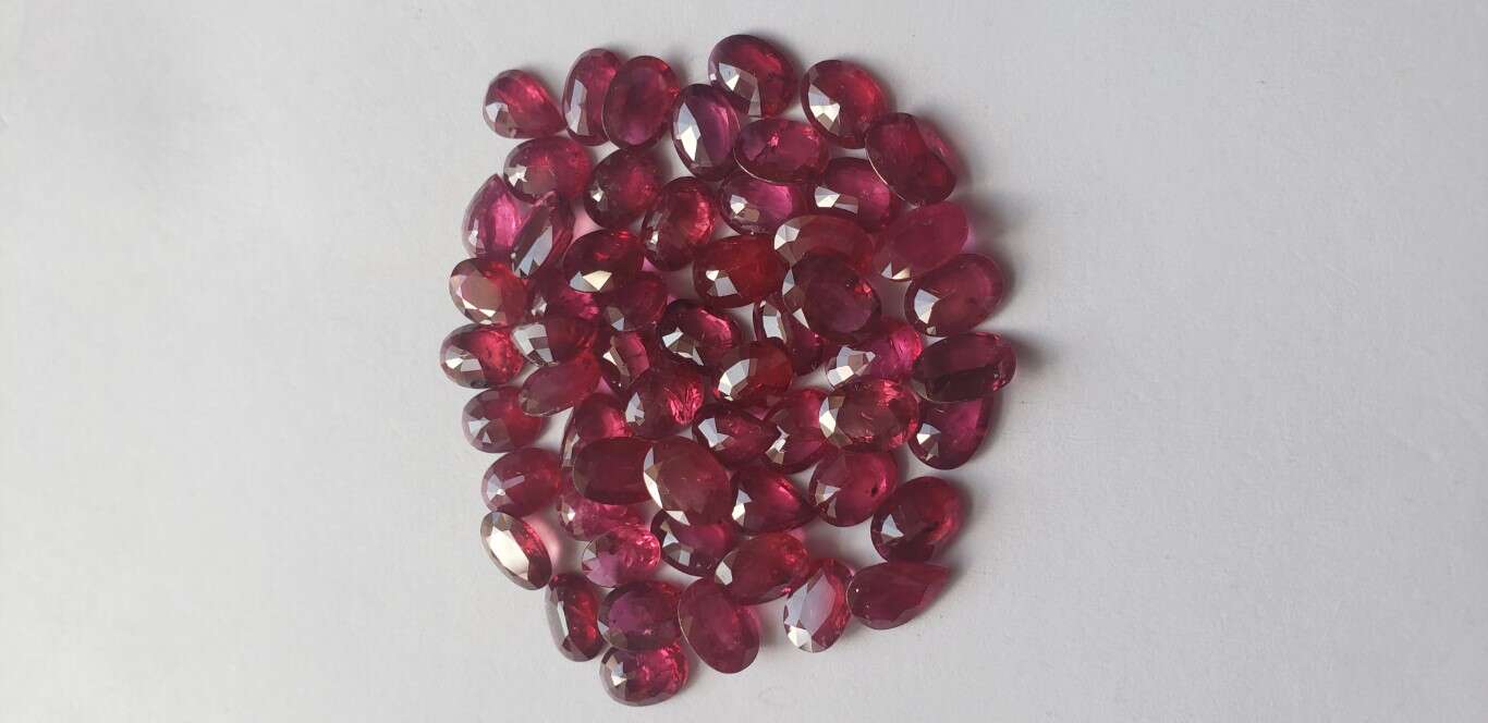 Ruby-Oval: 7mm x 5mm