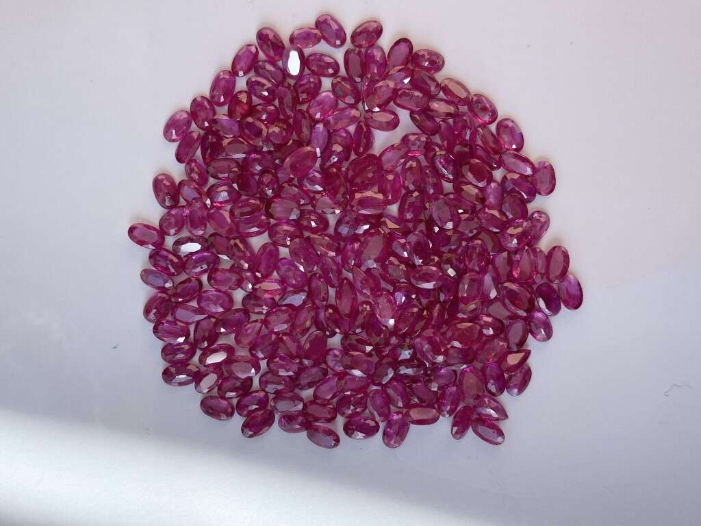 Ruby-Oval: 5mm x 3mm