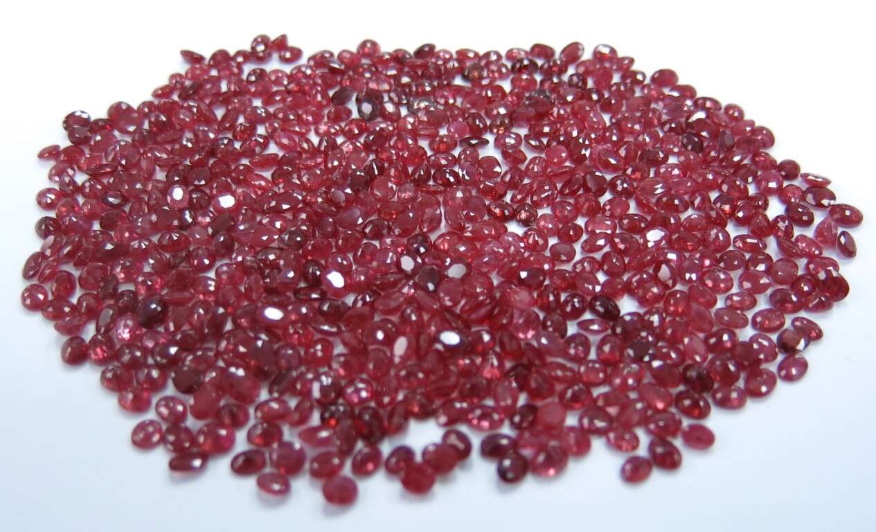 Ruby-Oval: 4mm x 3mm