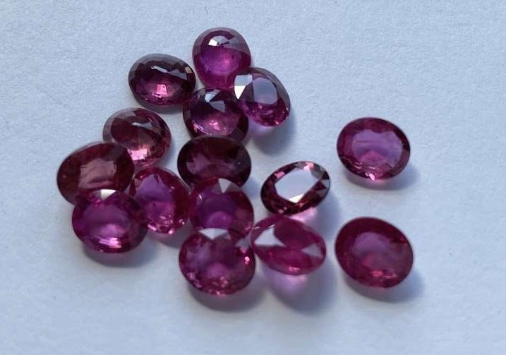 Ruby-Oval: 6mm x 5mm