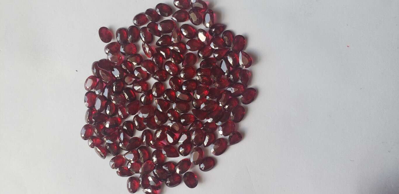 Ruby-Oval: 7mm x 5mm