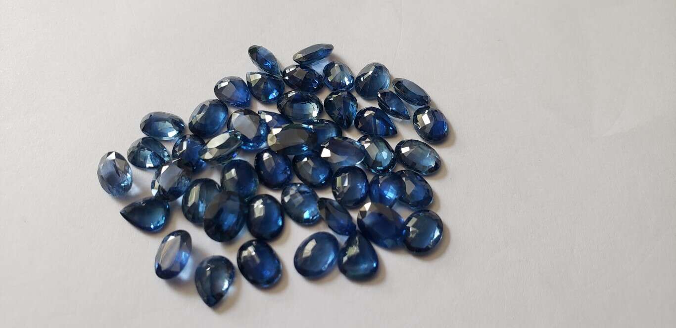 Blue Sapphire-Oval: 8mm x 6mm