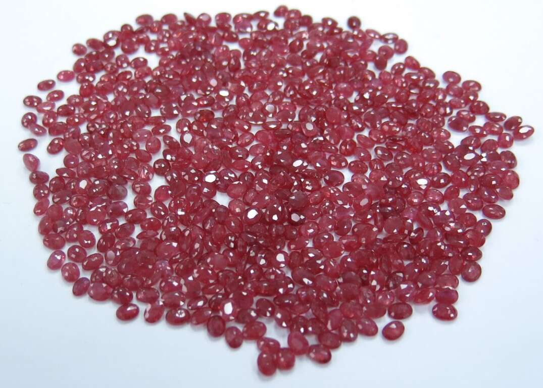 Ruby-Oval: 4mm x 3mm