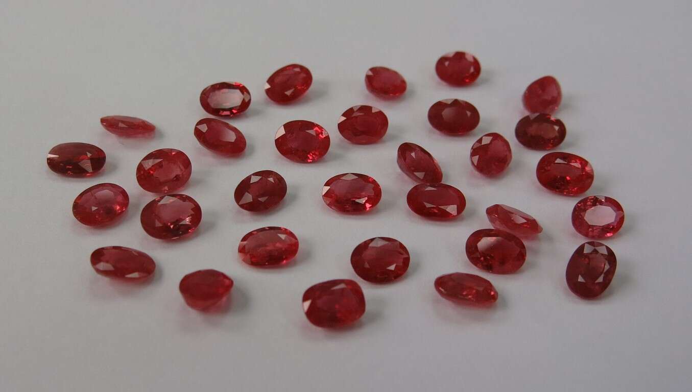 Ruby-Oval: 7mm x 5mm