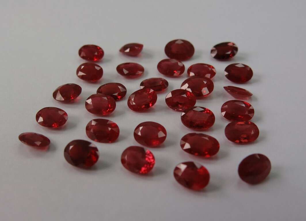 Ruby-Oval: 7mm x 5mm