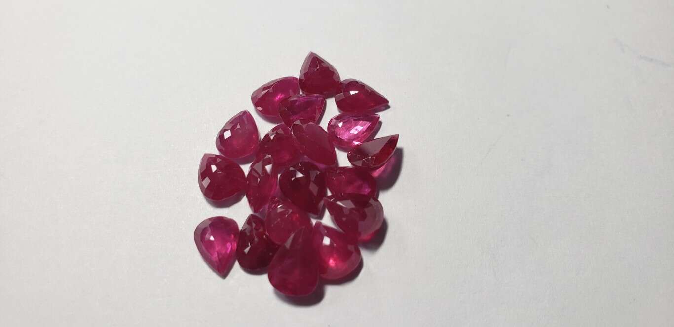 Ruby Pear: 8mm x 6mm