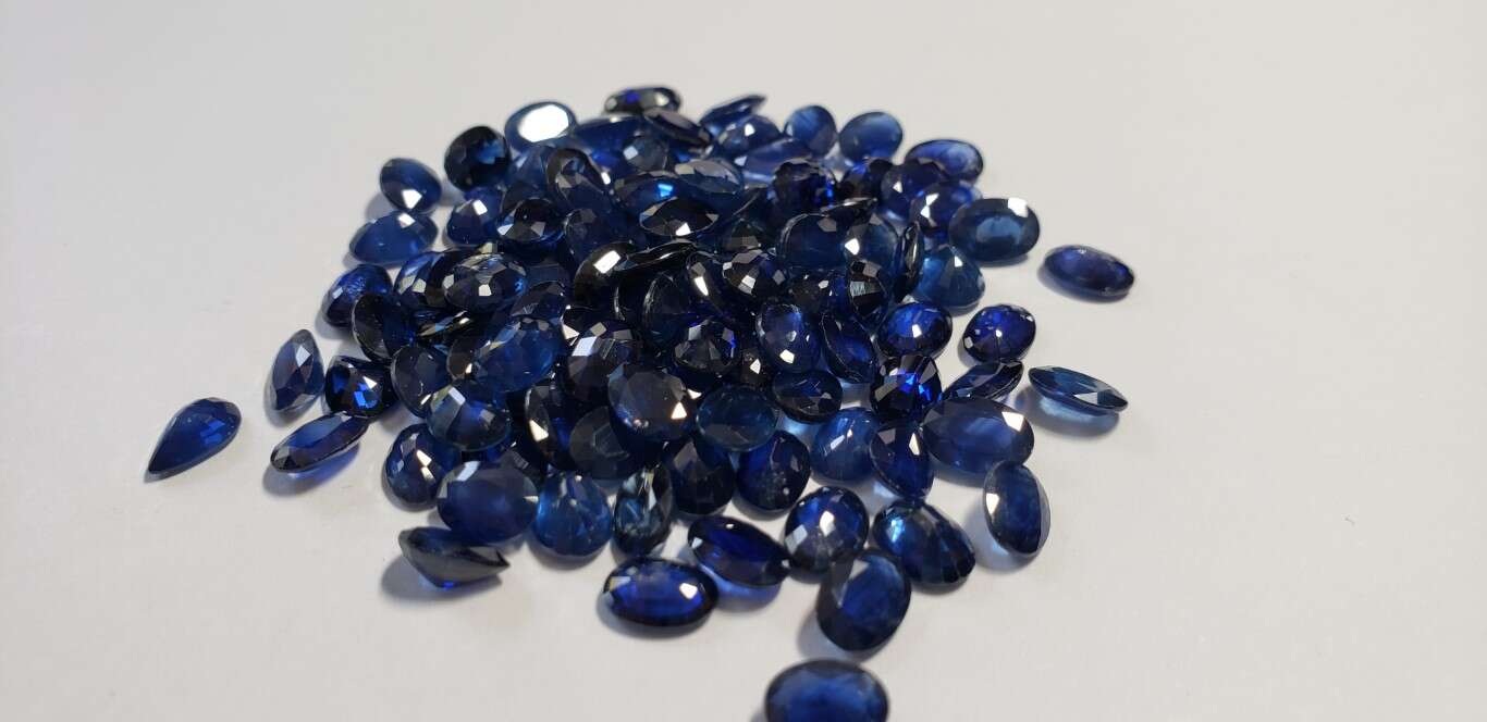 Blue Sapphire-Oval: 7mm x 5mm