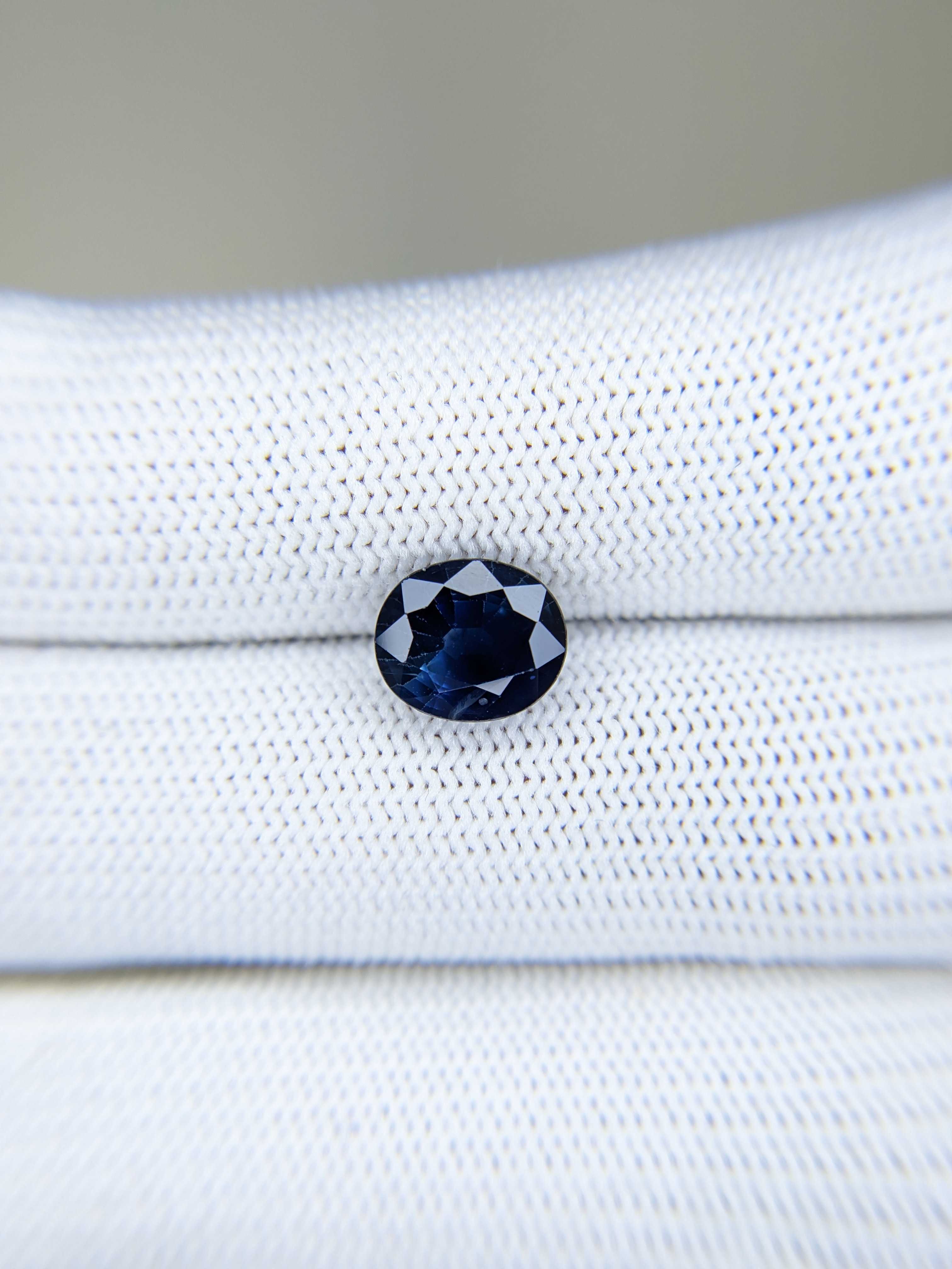 Blue Sapphire Oval: 3.16ct