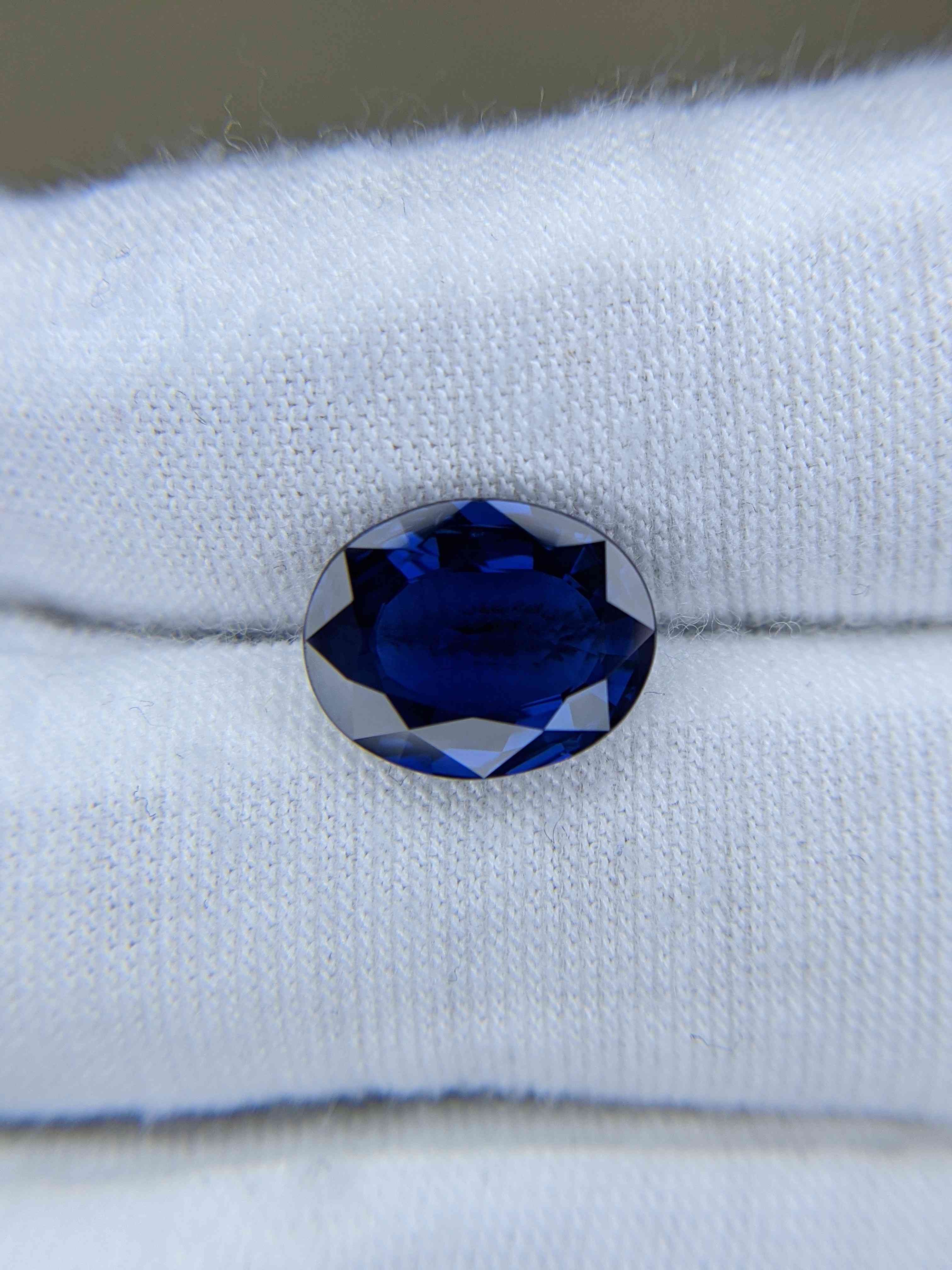 Blue Sapphire Oval: 4.18ct
