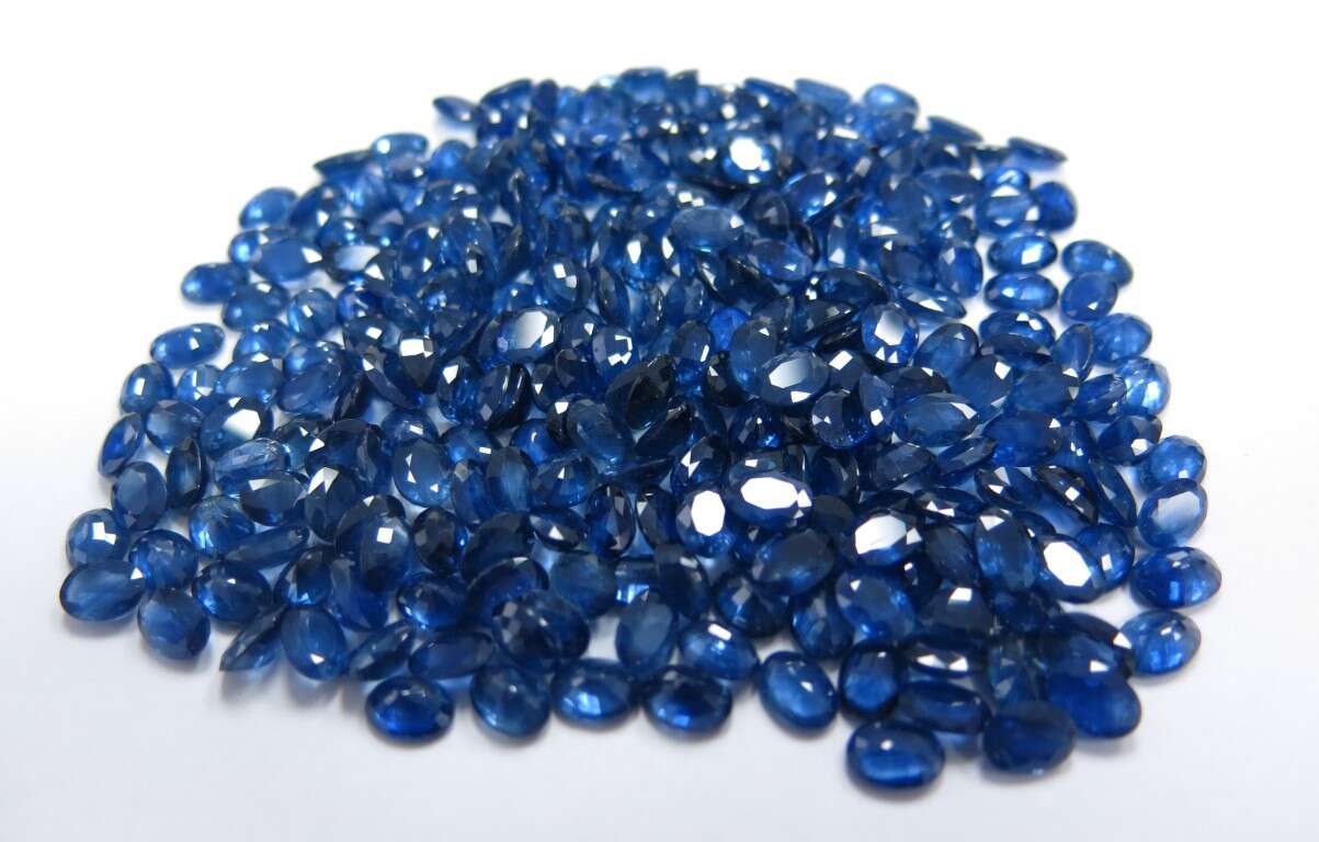 Blue Sapphire-Oval: 7mm x 5mm