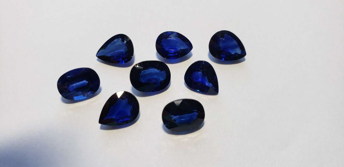 Blue Sapphire-Oval: 9mm x 7mm