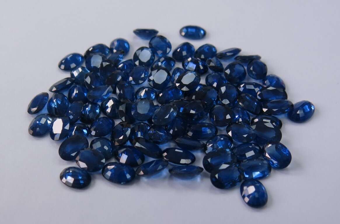 Blue Sapphire-Oval: 7mm x 5mm