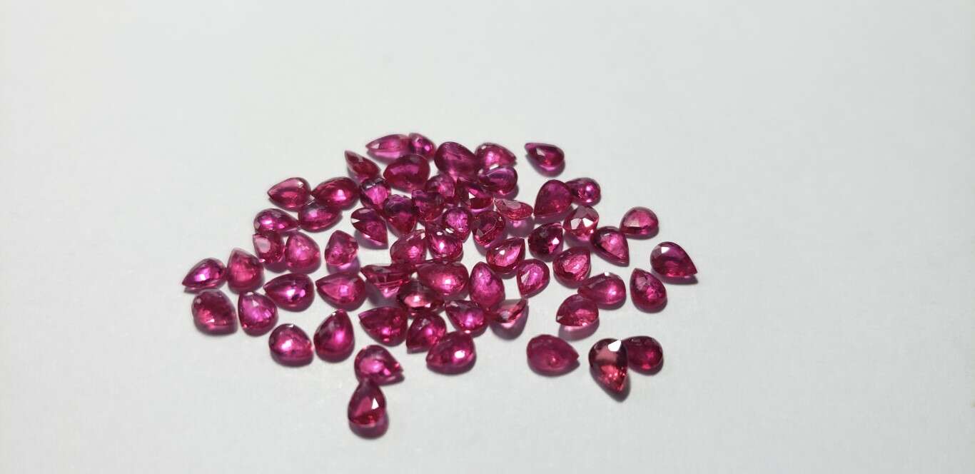 Ruby Pear: 4mm x 3mm