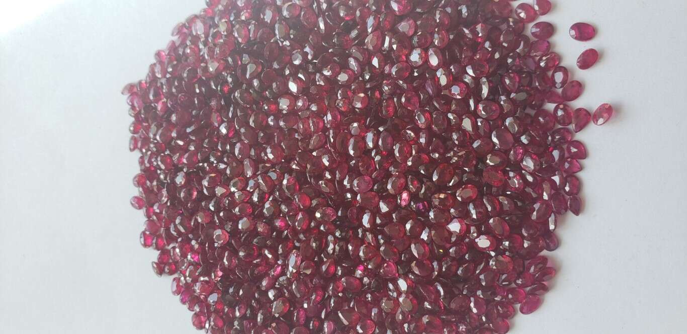 Ruby-Oval: 4mm x 3mm