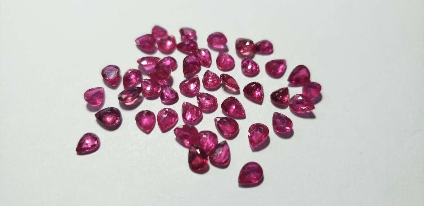 Ruby Pear: 5mm x 4mm