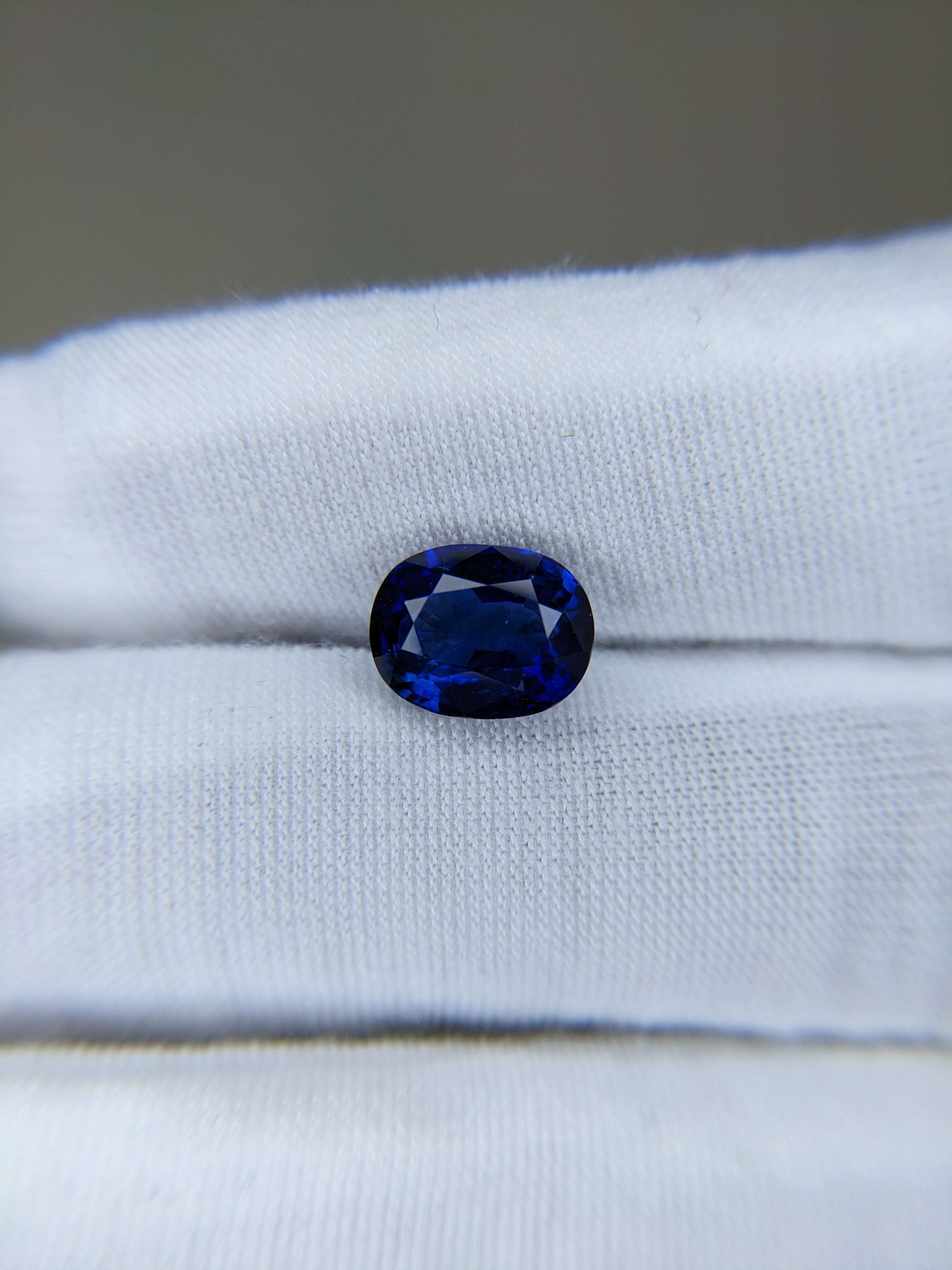 Blue Sapphire Oval: 4.33ct