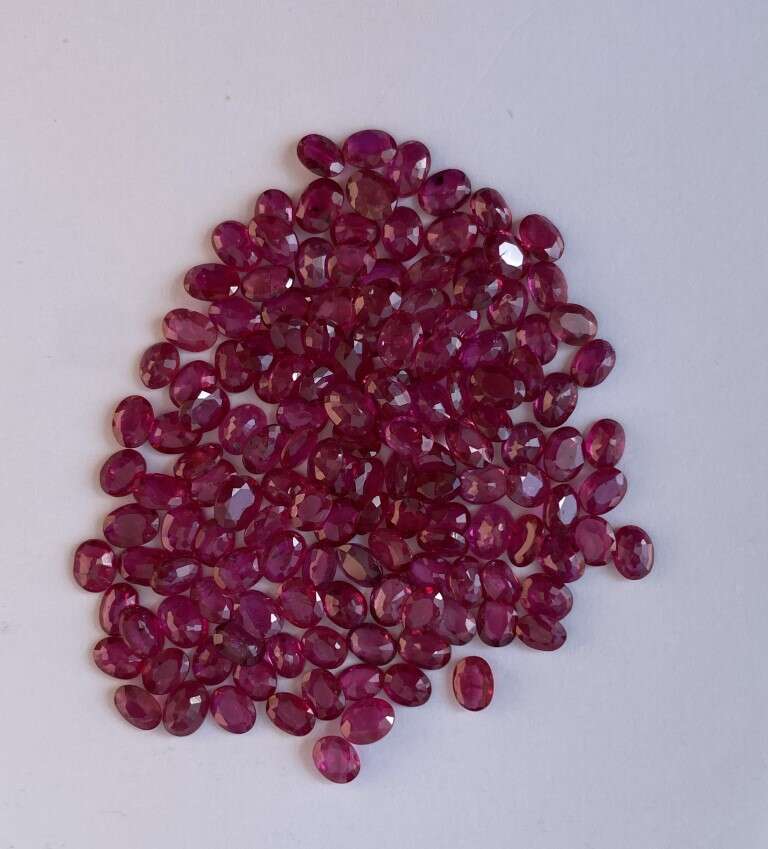 Ruby-Oval: 4mm x 3mm