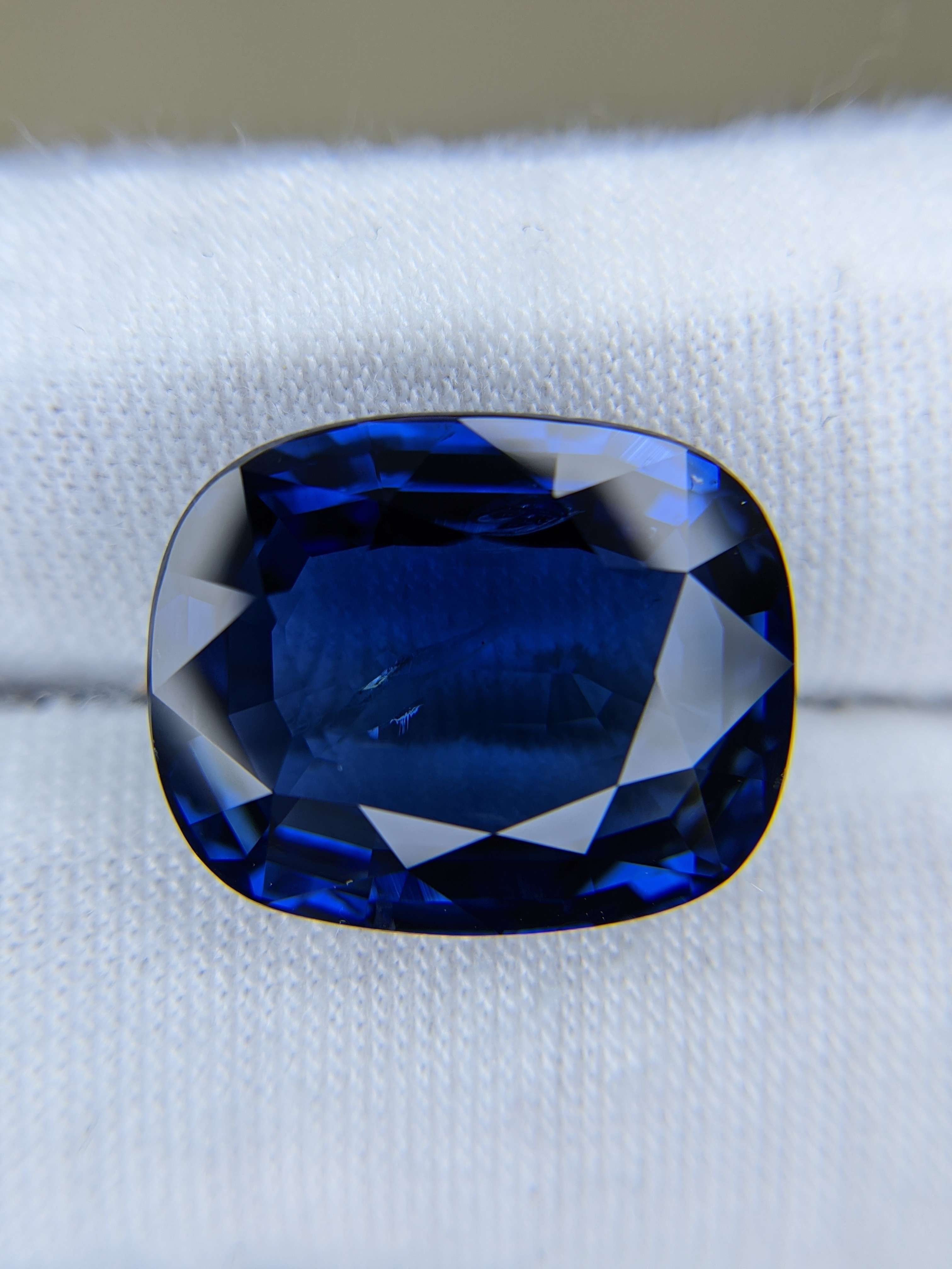 Blue Sapphire Cushion: 18.62ct