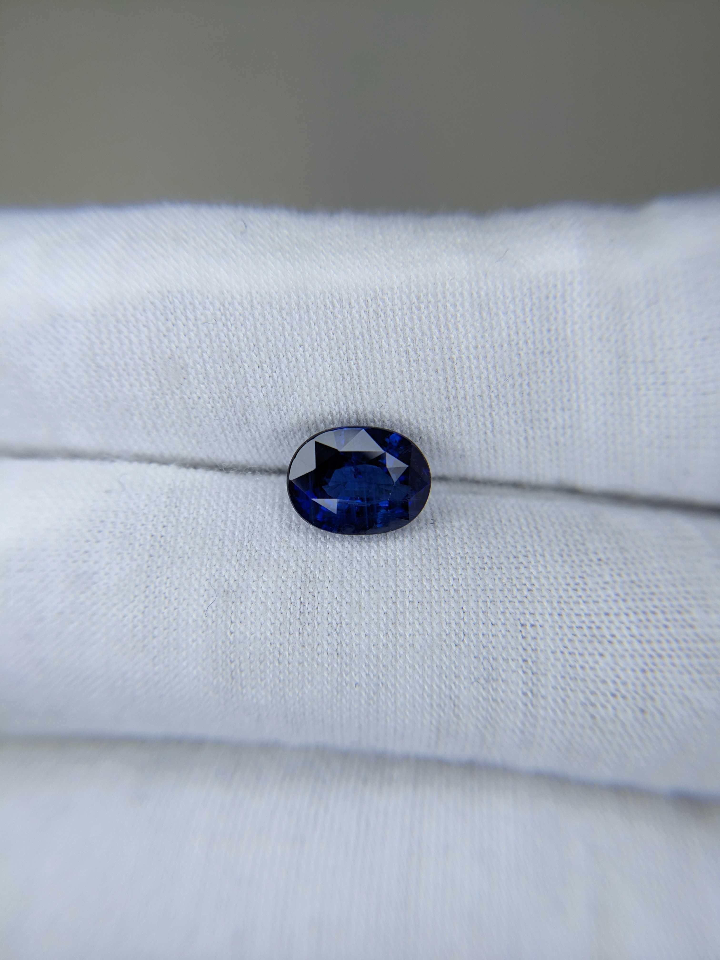 Blue Sapphire Oval: 3.05ct