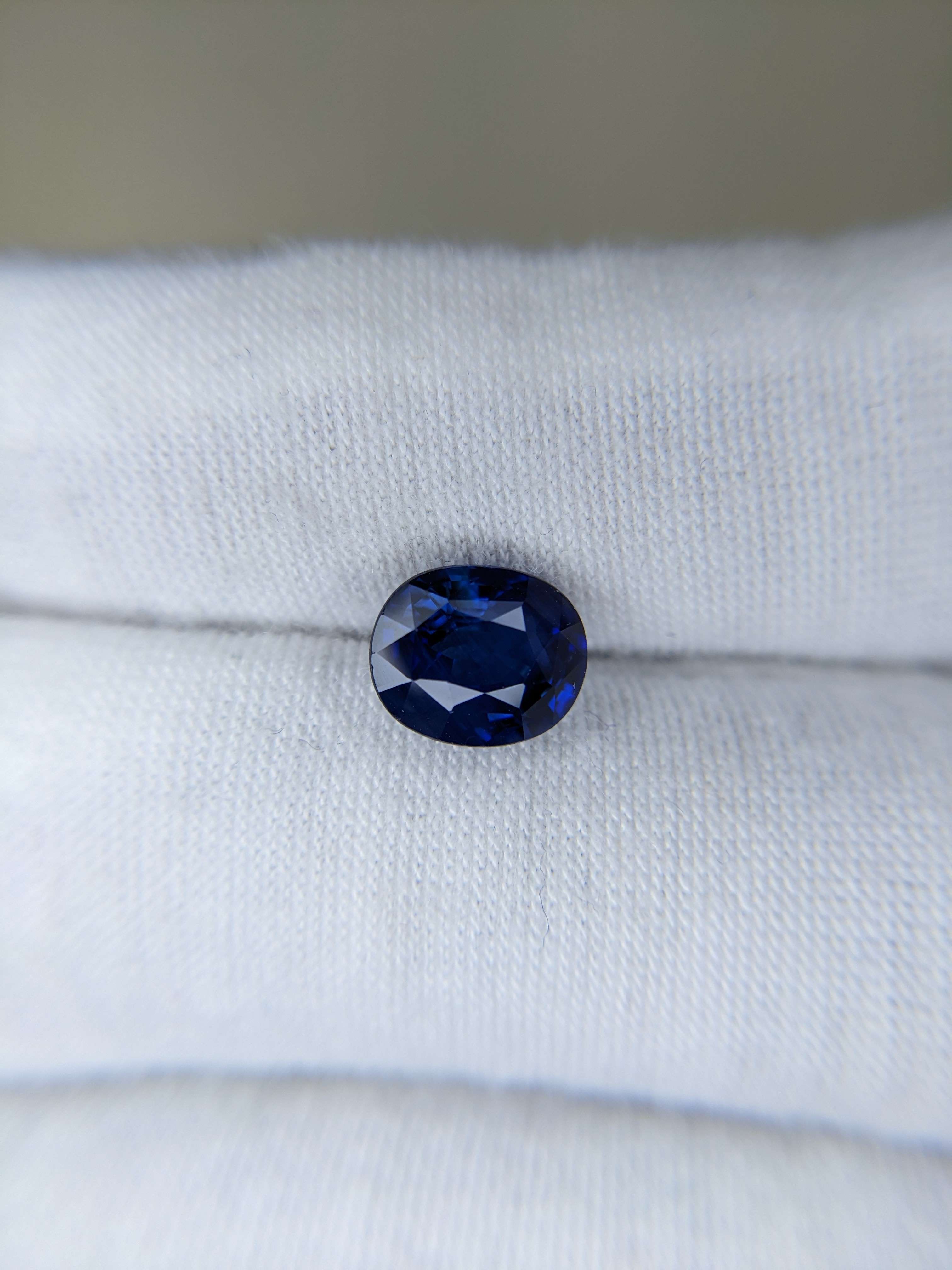 Blue Sapphire Oval: 3.03ct